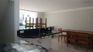 casa à venda em Imbassaí cozinha integrada com sala de jantar