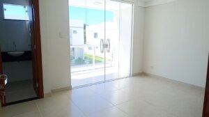 casa à venda em Imbassaí suíte com sacada e vista piscina