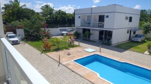 casa à venda em Imbassaí condomínio com piscina e churrasqueira e portão elétrico