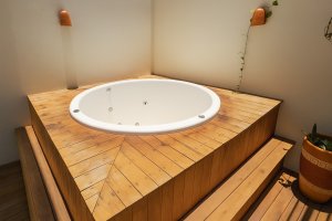 Jacuzzi privativa no bangalô Imbassaí Privilege