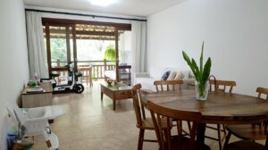 Sala integrada do apartamento Reserva Imbassaí