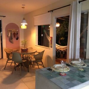 Sala integrada da casa em Imbassaí