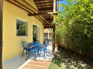 Fachada da casa em condomínio à venda em Imbassaí