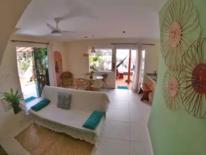 Sala integrada da casa em Imbassaí