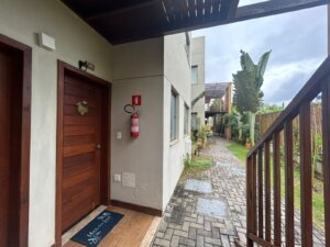 Apartamento térreo à venda Imbassai