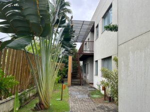 Apartamento térreo à venda Imbassai