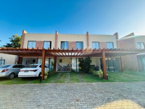 Fachada Duplex com 3 Suítes em Imbassaí 112m2