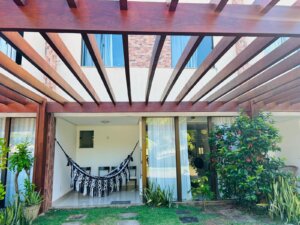 Fachada Duplex com 3 Suítes em Imbassaí 112m2