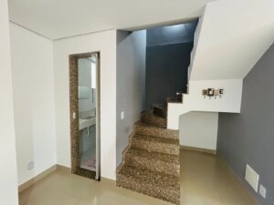 Escada Duplex com 3 Suítes em Imbassaí 112m2