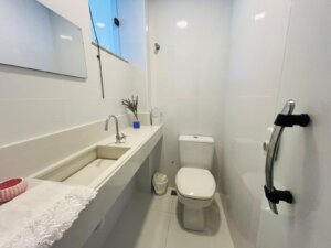 Banheiro Duplex com 3 Suítes em Imbassaí 112m2
