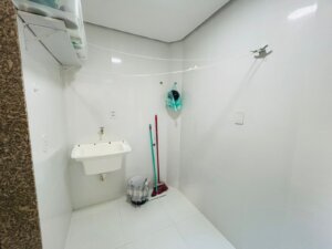 Área serviço Duplex com 3 Suítes em Imbassaí 112m2