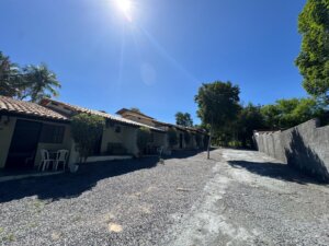 Apartamento térreo 2 suítes Imbassai