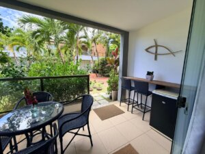 Apartamento com 1 quarto e deck