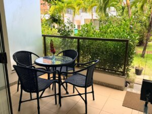 Apartamento com 1 quarto e deck