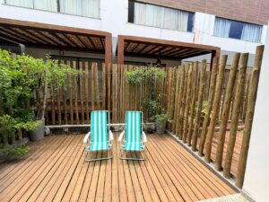 Apartamento com 1 quarto e deck