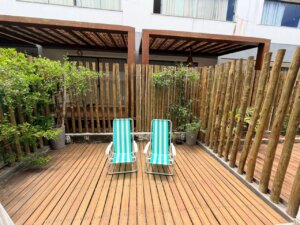 Apartamento com 1 quarto e deck