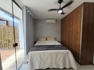 Apartamento com 1 quarto e deck