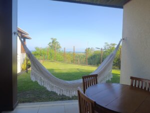 Garden compartilhado com vista mar do condomínio Residencial Oahu em Imbassaí